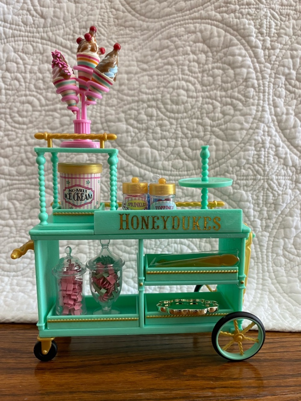 MGA’s Miniverse Make It Mini Honeydukes Trolley Harry Potter & Accessories